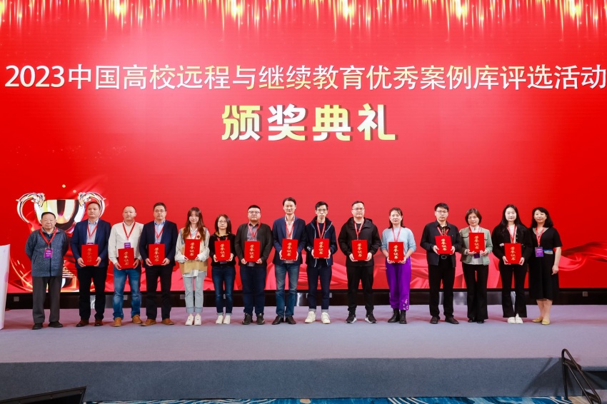 https://pb.plusx.cn/plus/immediate/49935938/20231019124654460/298A0879.JPG~tplv-9lv23dm2t1-resize-animforce-v1:1600:3000:gif.JPG?sign=1698199709-SYdhbbJZ-imagex-ede85a2568bd96f194cd84623c5ca15f